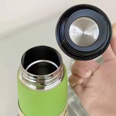 Botella de agua de vacío de acero inoxidable Mejor para deportes Botella de cola de acero inoxidable 304 de 18 oz