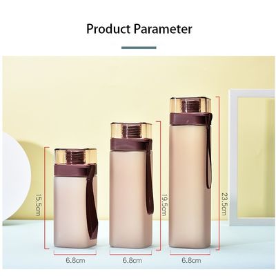 Viaja con estilo con el logotipo personalizado en forma cuadrada Botella de bebida de 550ml 700ml con cuerda