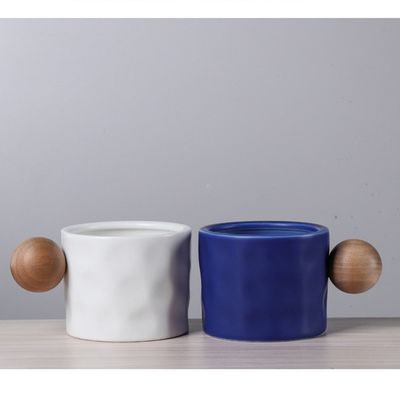 330ml Taza de café cerámica azul y blanca con mango esférico de madera para regalos de negocios