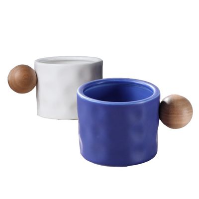 330ml Taza de café cerámica azul y blanca con mango esférico de madera para regalos de negocios