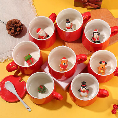 Taza de café de cerámica personalizada de 350 ml con tapa y mango en diseño minimalista para fiestas navideñas