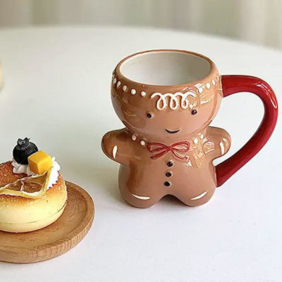 Día de Navidad Personalizado 300 ml Dulce Pan de jengibre En forma de hombre Cuddle Cup Cerámica Taza de café