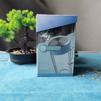 Taza de agua aislada de vidrio transparente de estilo clásico con asas y compartimientos para té