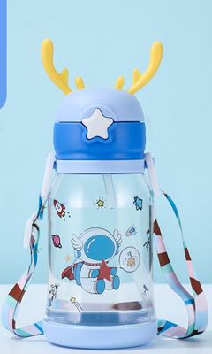 Logotipo personalizado Botella de agua de plástico aceptable para las aventuras al aire libre de los niños