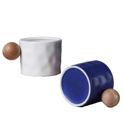 Logotipo personalizado Taza de cerámica azul creativa con muestras de mango de madera
