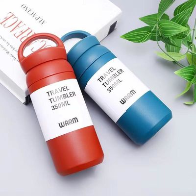 Regreso a la escuela Tazas aisladas de acero blanco 500 ml Flasca de vacío tumbler con mango
