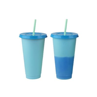 Botella de agua fría de plástico libre de BPA con tapa y pajar para viajar