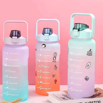 Botella de plástico portátil 2L para color personalizado y deportes al aire libre