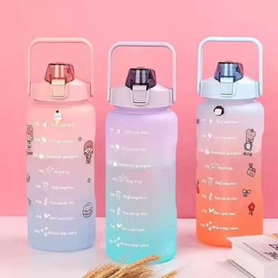 Botella de plástico de acondicionamiento físico de 2L portátil impermeable helado gradiente de la tapa de primavera Capacidad de la línea de la botella del agitador de color personalizado