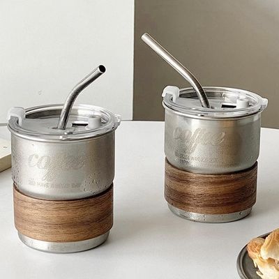 Taza de café de acero inoxidable con mango plegable y materiales sostenibles