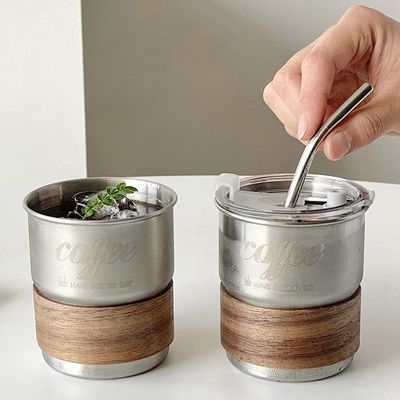 Taza de café de acero inoxidable con mango plegable y materiales sostenibles