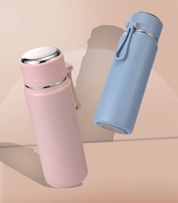 Diseño contemporáneo BPA libre de vacío botella de agua deportiva de doble pared con mango