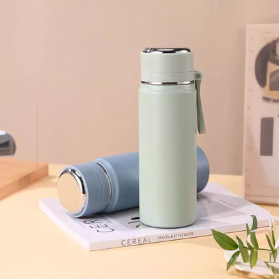 Diseño contemporáneo BPA libre de vacío botella de agua deportiva de doble pared con mango