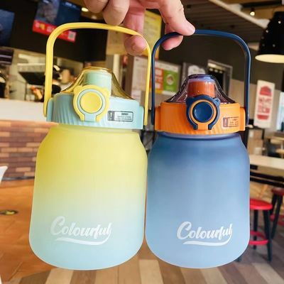 Botella de bebidas creativas congeladas personalizadas a prueba de fugas de 1100 ml/1300 ml para deportes al aire libre / camping