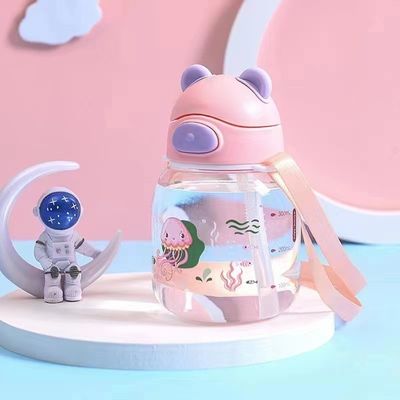 450ml de plástico Cute Bear forma de copa de agua con paja y cuerda botella de agua a prueba de fugas