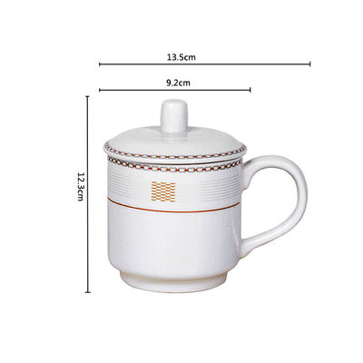 Novedad a granel Cerámica hecha a mano de colores claros Taza de abuelo con tapa de agarre de mano Taza de café
