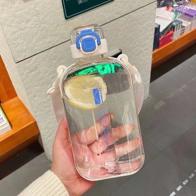 Manténgase hidratado en cualquier lugar Botella de agua clara de 750 ml cuadrada con cuerda y tapa a prueba de fugas