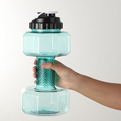 Lotes directos 2.2L de gran capacidad Calderón portátil en forma de mancuerna para deportes de acondicionamiento físico al aire libre