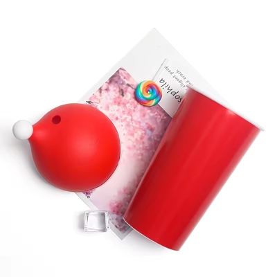 Regalo de Navidad 20 oz de plástico reutilizable para niños Santa Hat Mug con tapas y pajitas