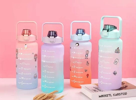 Botella de agua de plástico de 2L para deportes al aire libre con línea de capacidad y recubrimiento anticorrosión