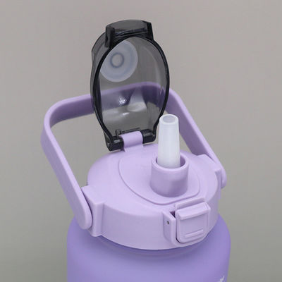 Botella de agua de plástico de 2L para deportes al aire libre con línea de capacidad y recubrimiento anticorrosión