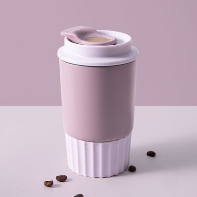 Taza de café reutilizable de acero inoxidable aislada para viajes y desplazamientos