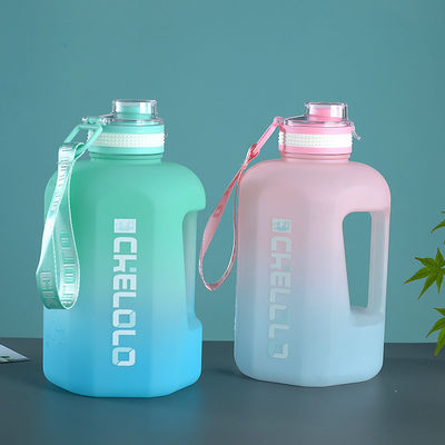 Botella de agua de viaje de plástico Revestimiento anticorrosión No equipado 1.6L 2.2L caldera de gimnasio