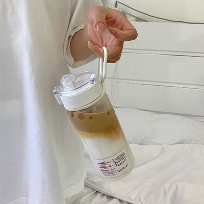 Botella de plástico PC resistente al calor Flip Top Botella de agua elegante con filtro extraíble