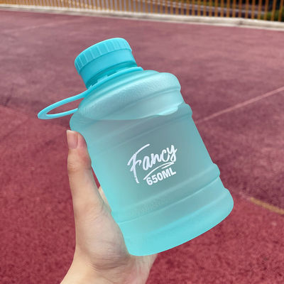 Suministro directo Deporte plástico de color para beber Botellas de agua de ocasión Acampada para niños