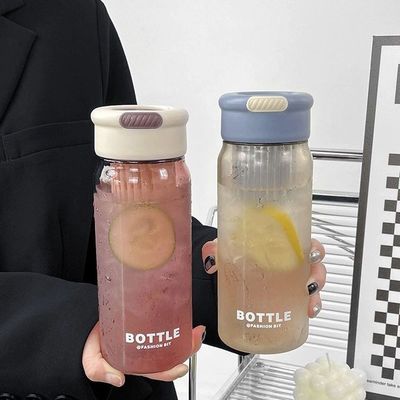 Moda de verano para estudiantes Botella de agua de plástico de 650 ml con filtro y diseño portátil