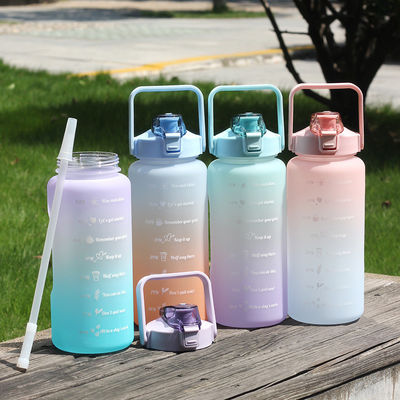Botella de agua potable PETG de gran capacidad de 2000 ml con paja y recubrimiento anticorrosivo