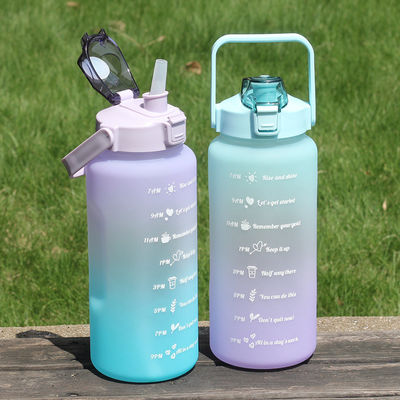 Botella de agua potable PETG de gran capacidad de 2000 ml con paja y recubrimiento anticorrosivo