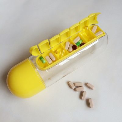 Agua hirviendo multifuncional 600ml 2 en 1 botella de agua de plástico diaria con caja de pastillas de siete días