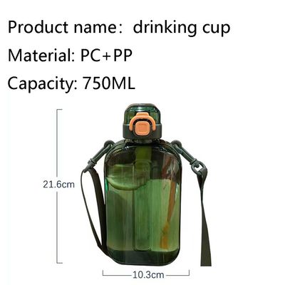 2024 Popular Copa de agua de plástico Cuadrado Botellas de agua transparentes con correa para deportes de gimnasio