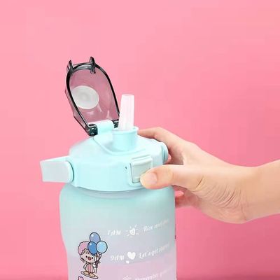 Botella de agua deportiva de paja de plástico de gran capacidad Tazas de color gradiente para beber al aire libre