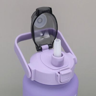 Botella de agua deportiva de paja de plástico de gran capacidad Tazas de color gradiente para beber al aire libre