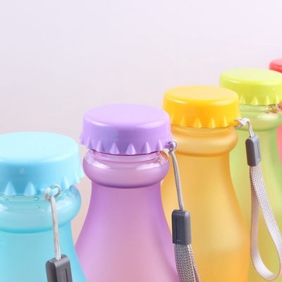 OEM aceptable botella de agua sellada de plástico congelado portátil con cuerda para deportes