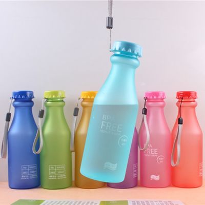 OEM aceptable botella de agua sellada de plástico congelado portátil con cuerda para deportes