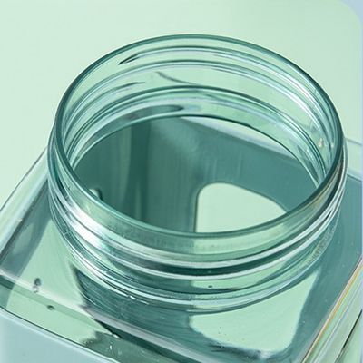 Material 700ml Botella de plástico portátil de alta temperatura resistente para acampar