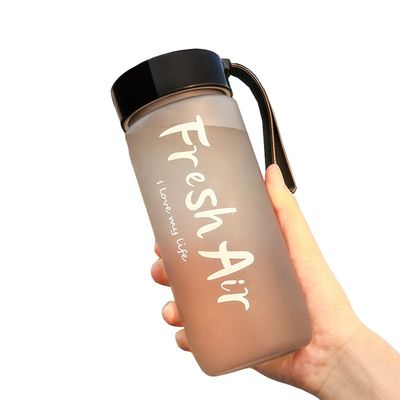 Botella de plástico ecológica para actividades al aire libre