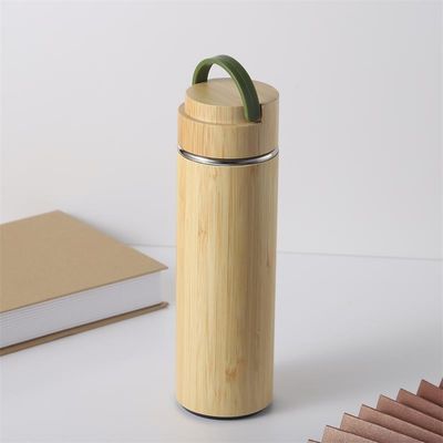 Botella de agua térmica deportiva de acero inoxidable de doble pared de 500 ml con cáscara de bambú para utensilios de bebida