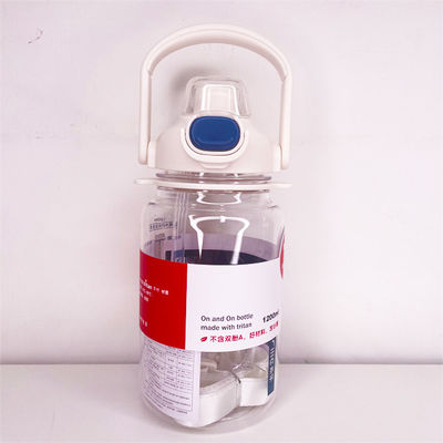 Botella de agua de paja de plástico de 1,2 L de capacidad deportiva con marcador de tiempo para uso diario