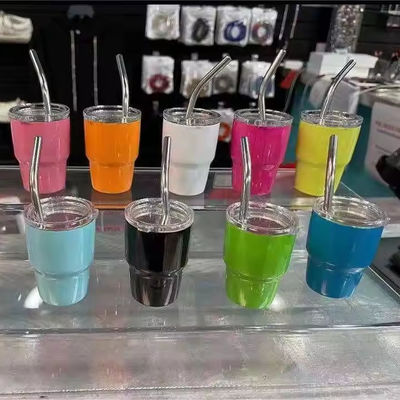 Colorida botella de agua de acero inoxidable de 2 onzas Mini Cute Pocket Cup con paja para la fiesta