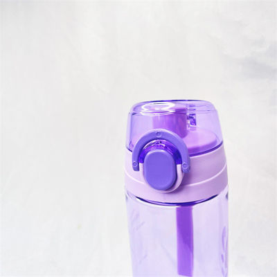 Botella de agua púrpura Tritán 600ml Botella de plástico para bebidas deportivas con cuerda de mango para gimnasio