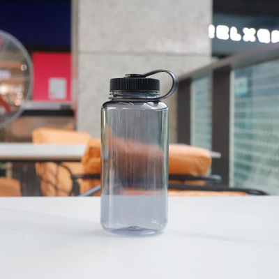 Botella de agua de plástico duradero para deportes a prueba de fugas y libre de BPA Capacidad de 1 litro