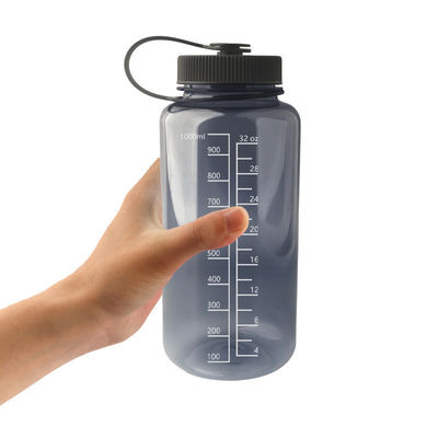 Botella de agua de plástico duradero para deportes a prueba de fugas y libre de BPA Capacidad de 1 litro