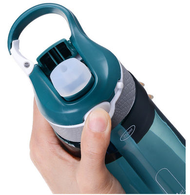 Botella de agua para viajes deportivos al aire libre de 750 ml con marcador de tiempo y silicona para alimentos Tritan