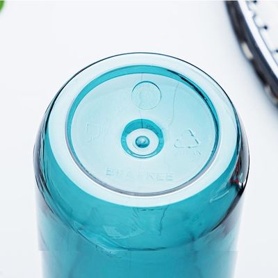 Agua hirviendo aplicable Botella de agua deportiva de plástico de Tritán de 750 ml con mango para adultos