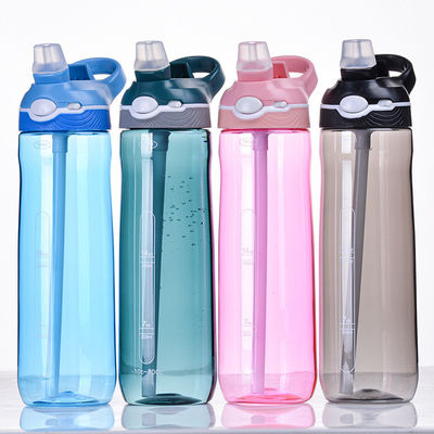 Agua hirviendo aplicable Botella de agua deportiva de plástico de Tritán de 750 ml con mango para adultos