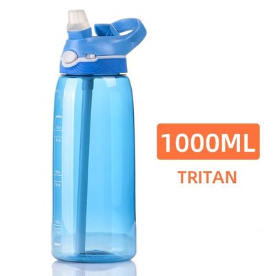 Manténgase hidratado con esta botella de agua libre de BPA de 1 litro de plástico de Tritán y paja incluida